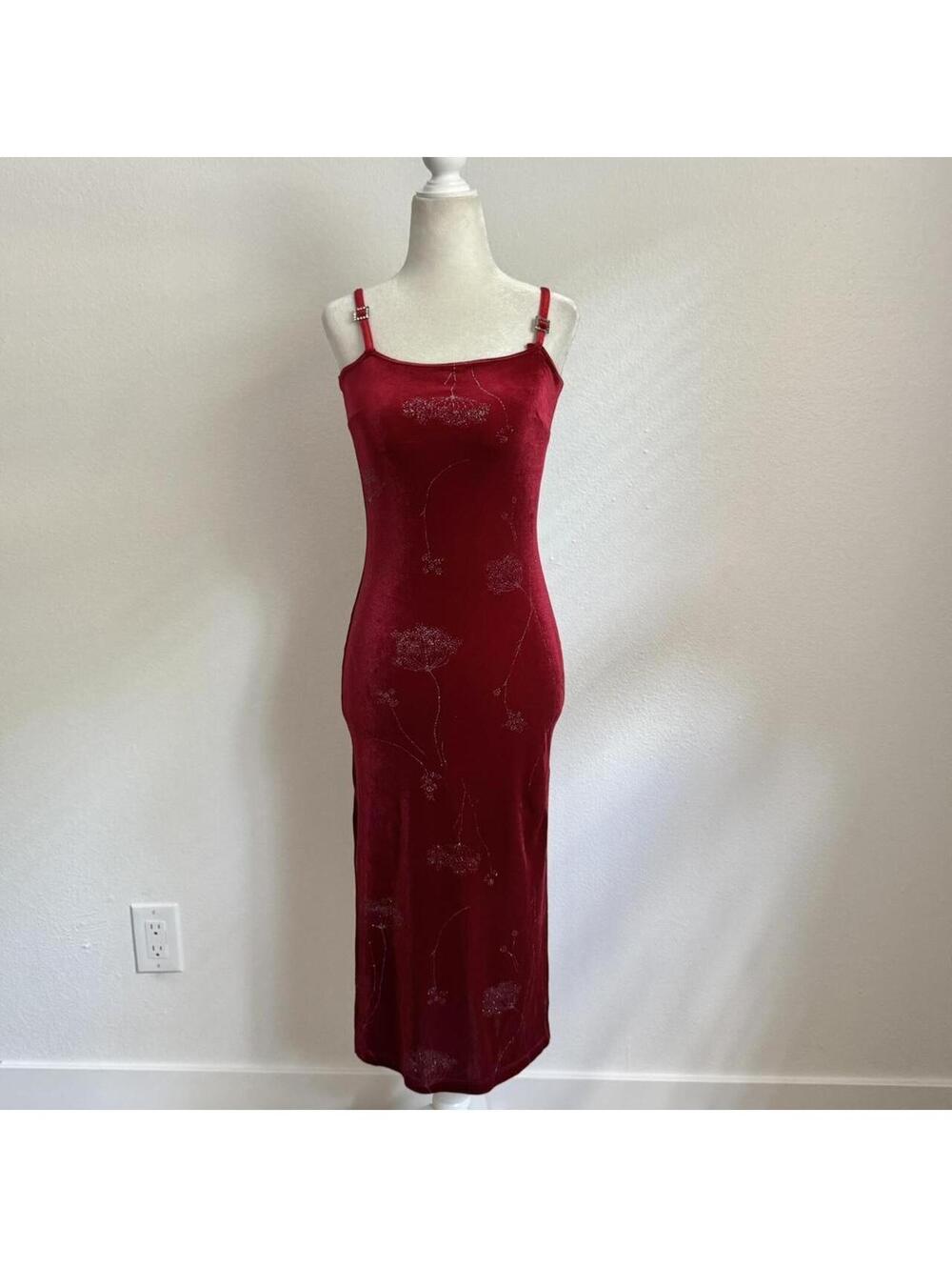 ੈ✩‧₊˚y2k red velvet silver glitter floral detail midi dress